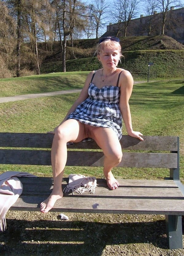 Тётя Рита без трусов в городе ( 18 фото )