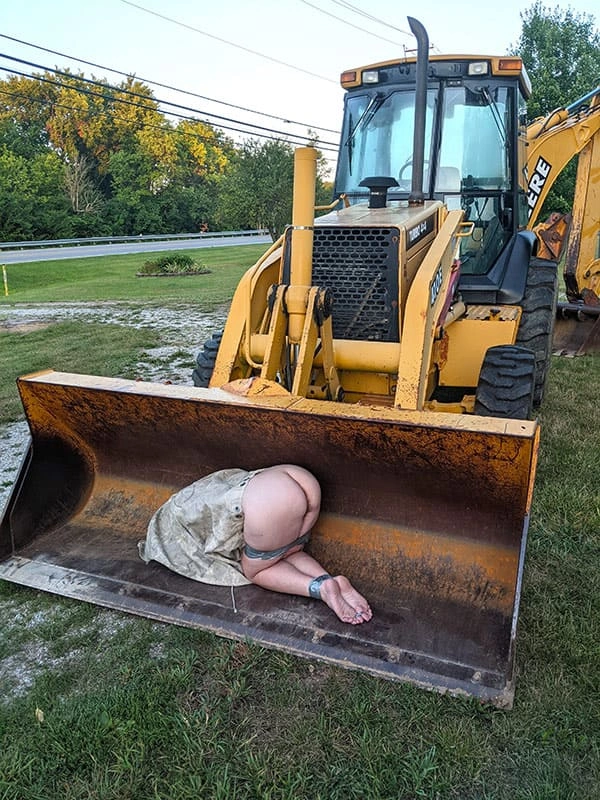 Замученная связанная жена тракториста раком ( 19 фото )