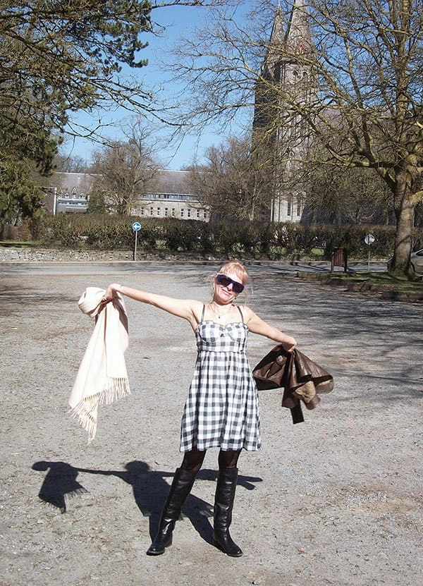 Тётя Рита без трусов в городе ( 18 фото )