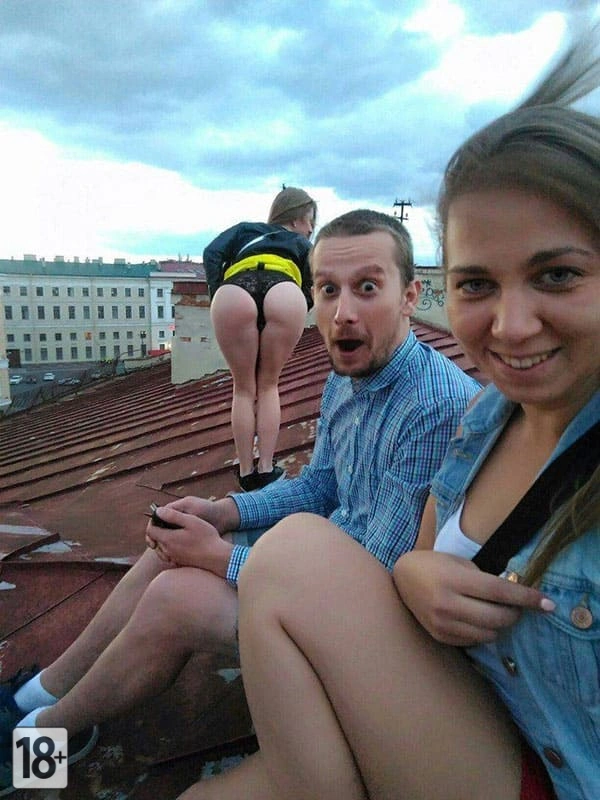 Подборка подсмотренных фото за женскими попами в обычных ситуациях