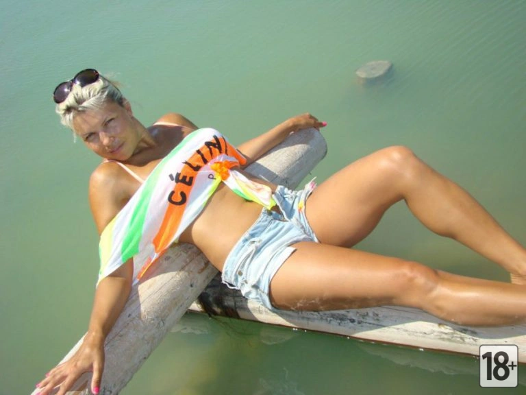 Девки в обалденных шортиках ( 160 фото )