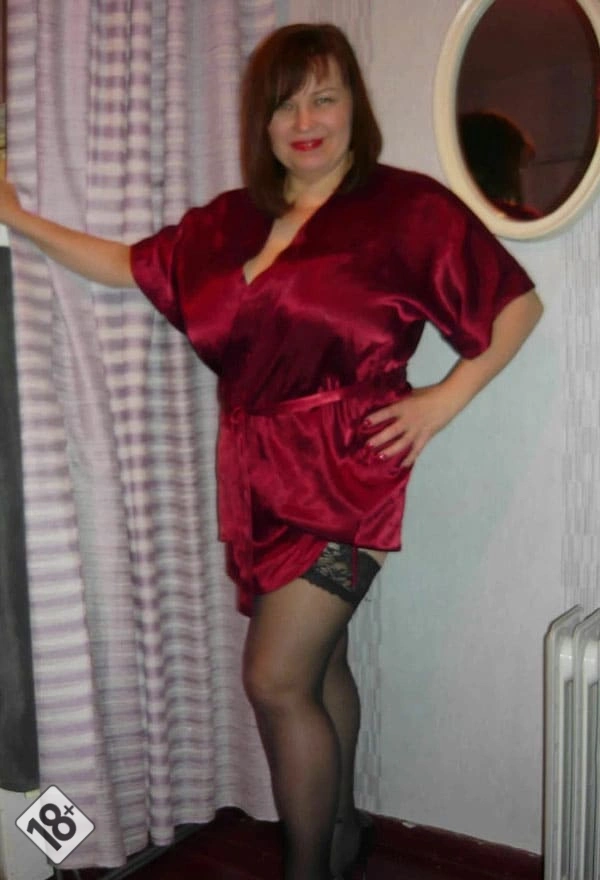 Сисястая мамка устроила танец живота