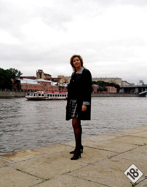 Жена разделась на набережной в столице.