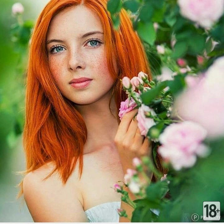 Девушки с огненными волосами: красота и яркость