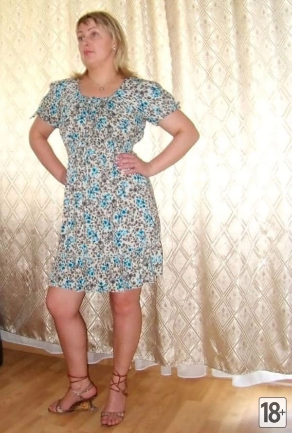 Русская домохозяйка в платье и без него ( 33 фото )