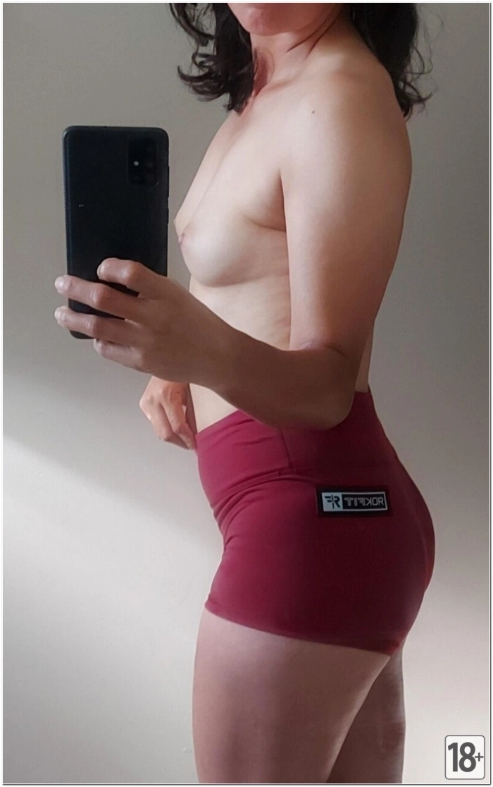 Пошлые селфи из соцсетей от девушек