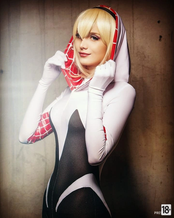 Фото соблазнительных косплееров в ярких нарядах