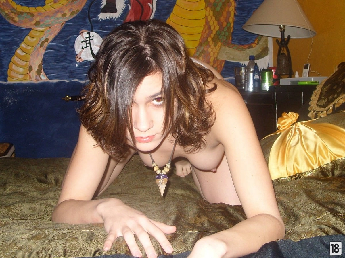 Фото пошлых жен в соцсетях – горячие позы и соблазнительные прелести