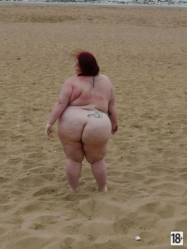 Ню пышек с большими жопами и огромными дойками