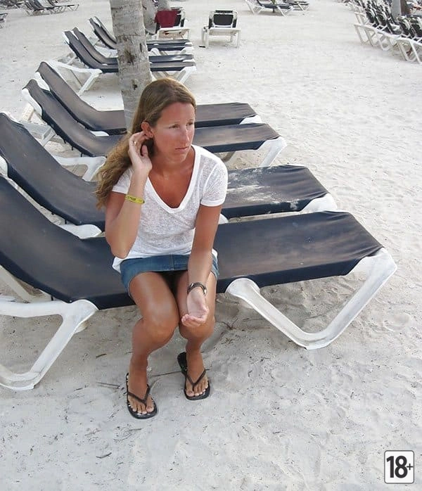 Жена загорала голая на пляже и шалавила в отеле