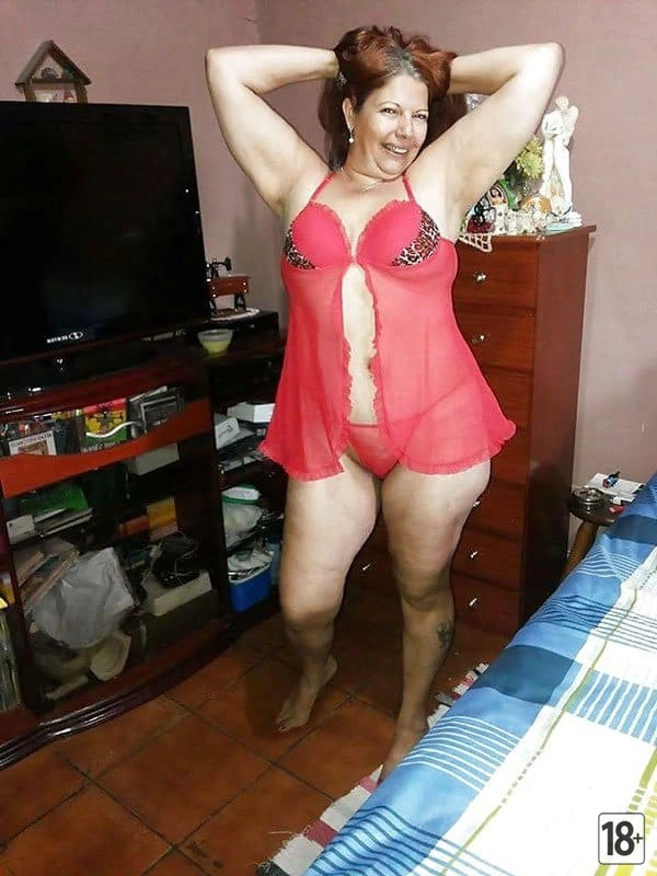 Горячая мамка-проститутка с пышными формами ждет тебя всю ночь