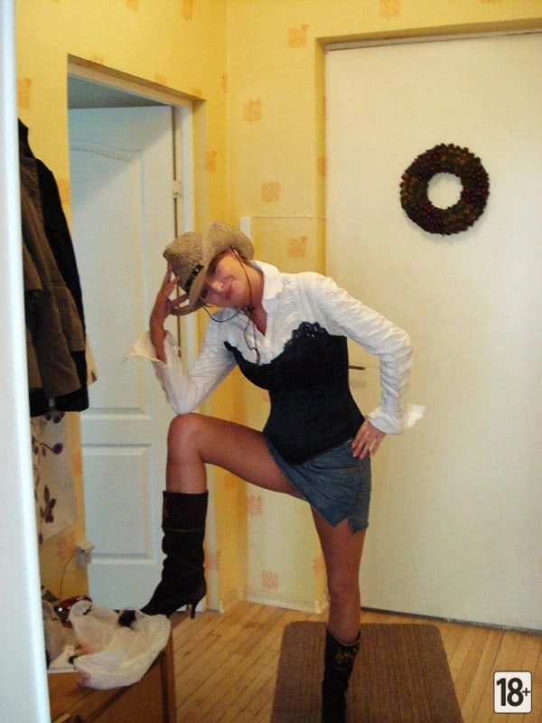 Лена с большой натуральной грудью в красивом белье